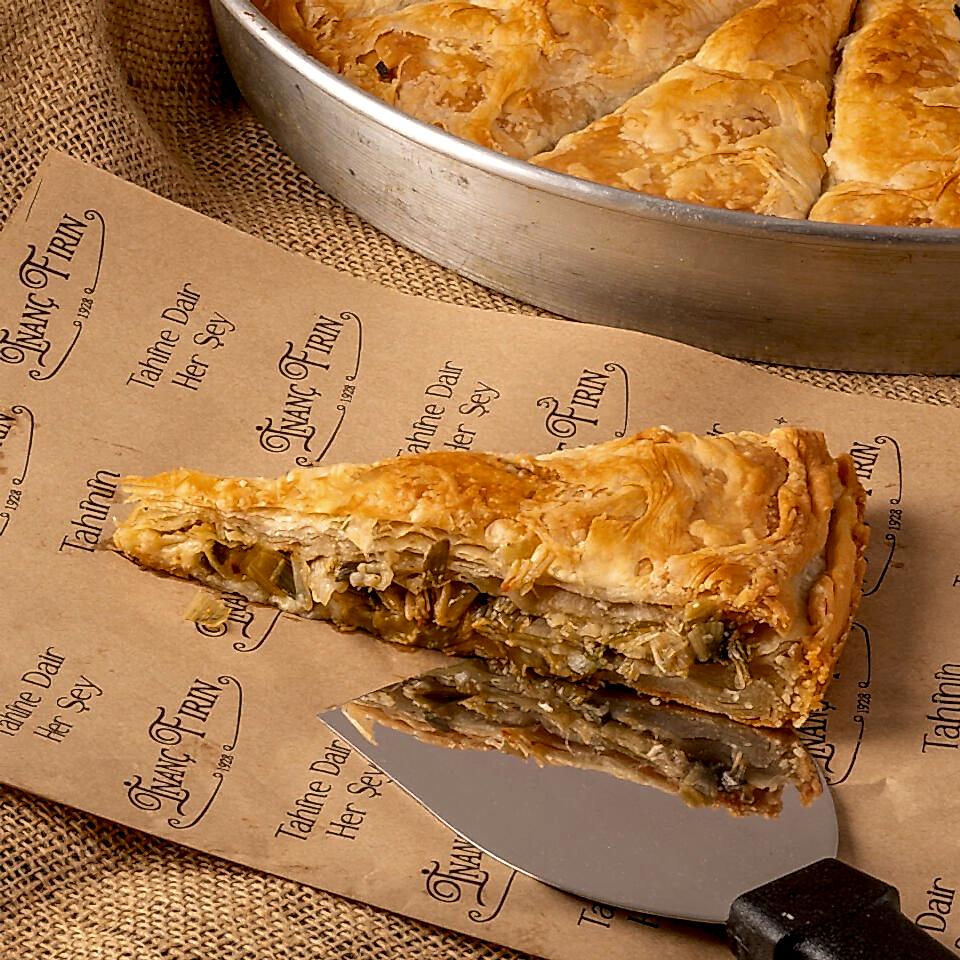 Pırasalı Arnavut Böreği Tepsi